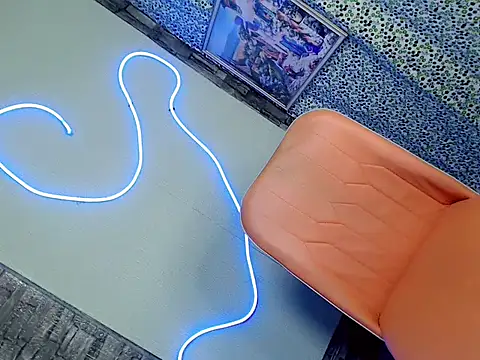 Snapshot of cristine_shopa chatting on 04/12/26, 01:58 cristine shopa online show from 04/12/26, 01:58