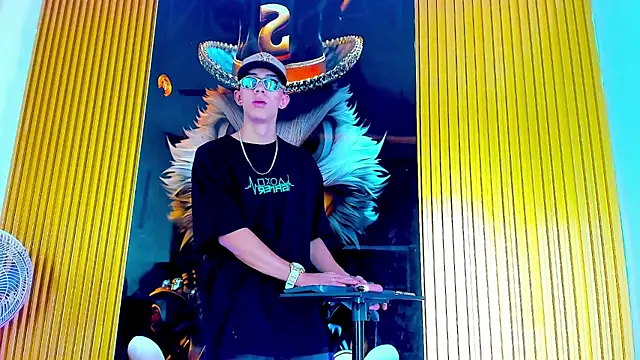 Dante Brown1  online show from 10/08/25, 09:37