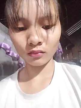 Snapshot of Senh_xxx chatting on 09/09/25, 11:47 Senh xxx online show from 09/09/25, 11:47