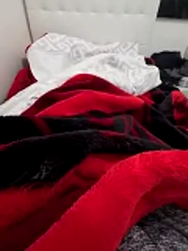 Yazaza1999 online show from 12/18/25, 09:51