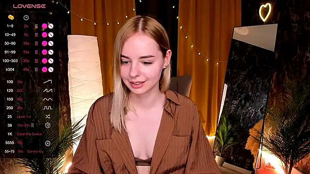 LillianShine online show from 04/26/26, 07:49