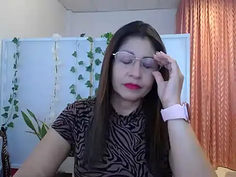 Manuela lara  online show from 10/15/25, 04:26