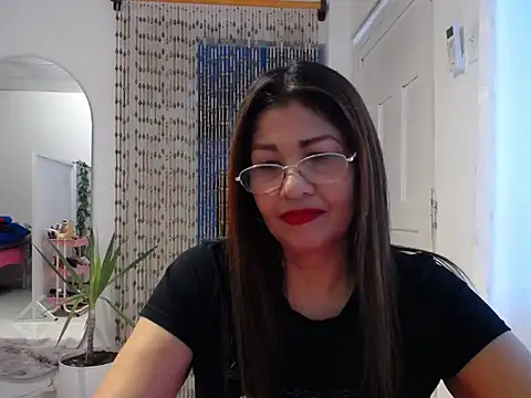 Manuela lara  online show from 10/03/25, 01:45