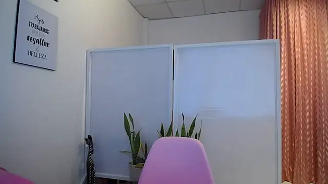 Manuela lara  online show from 11/18/25, 02:53