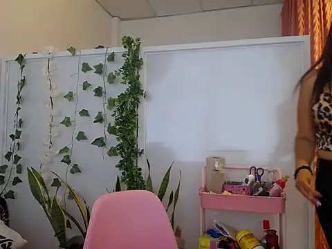 Manuela lara  online show from 09/25/25, 02:34