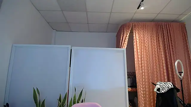 Manuela lara  online show from 11/27/25, 03:34