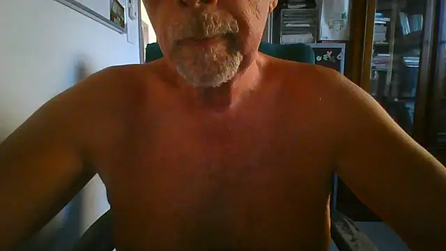 Snapshot of hpp66 chatting on 06/28/26, 05:36 hpp66 online show from 06/28/26, 05:36