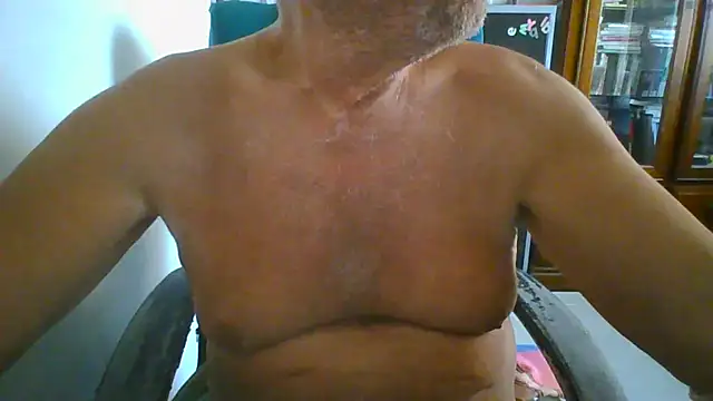 Snapshot of hpp66 chatting on 06/19/26, 12:44 hpp66 online show from 06/19/26, 12:44