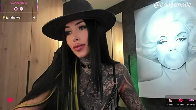 Snapshot of belllbonniie chatting on 10/30/25, 06:49 belllbonniie online show from 10/30/25, 06:49