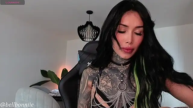 Snapshot of belllbonniie chatting on 11/20/25, 07:36 belllbonniie online show from 11/20/25, 07:36