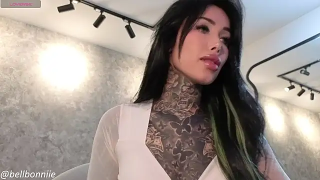 Snapshot of belllbonniie chatting on 11/14/25, 02:26 belllbonniie online show from 11/14/25, 02:26