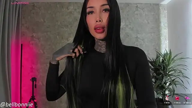 Snapshot of belllbonniie chatting on 11/28/25, 12:11 belllbonniie online show from 11/28/25, 12:11