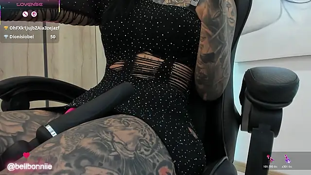 Snapshot of belllbonniie chatting on 10/21/25, 05:56 belllbonniie online show from 10/21/25, 05:56