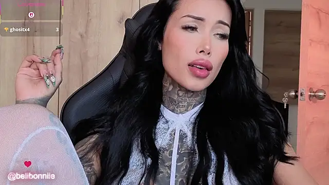 Snapshot of belllbonniie chatting on 10/14/25, 06:52 belllbonniie online show from 10/14/25, 06:52