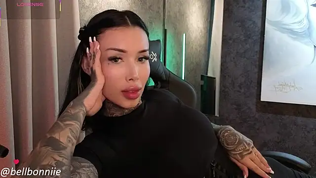 Snapshot of belllbonniie chatting on 11/06/25, 06:01 belllbonniie online show from 11/06/25, 06:01