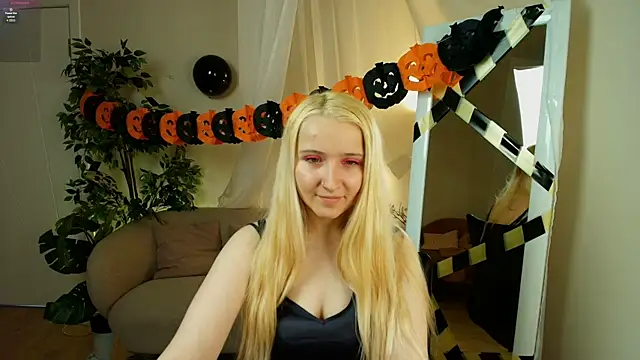 Snapshot of Milana_Key chatting on 10/24/25, 10:09 Milana Key online show from 10/24/25, 10:09