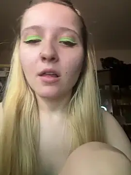 Snapshot of Milana_Key chatting on 10/15/25, 10:23 Milana Key online show from 10/15/25, 10:23