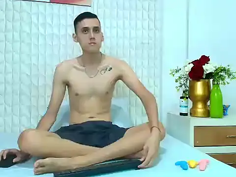 LuigiMarchetti online show from 10/18/25, 07:49