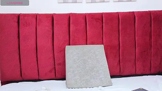 Snapshot of Veronica_Mae chatting on 09/13/25, 04:12 Veronica Mae online show from 09/13/25, 04:12