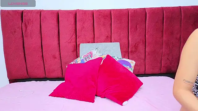 Snapshot of Veronica_Mae chatting on 09/17/25, 04:03 Veronica Mae online show from 09/17/25, 04:03