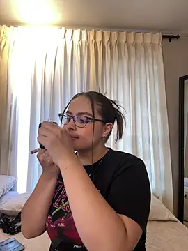 Tayler Kim online show from 04/03/26, 06:25