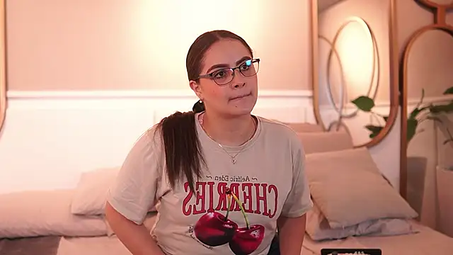 Tayler Kim online show from 01/05/26, 06:33