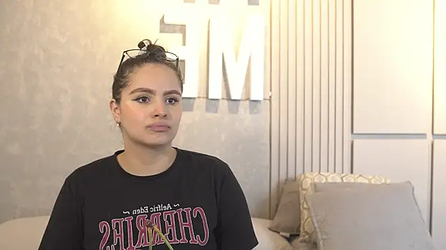 Tayler Kim online show from 09/23/25, 06:04