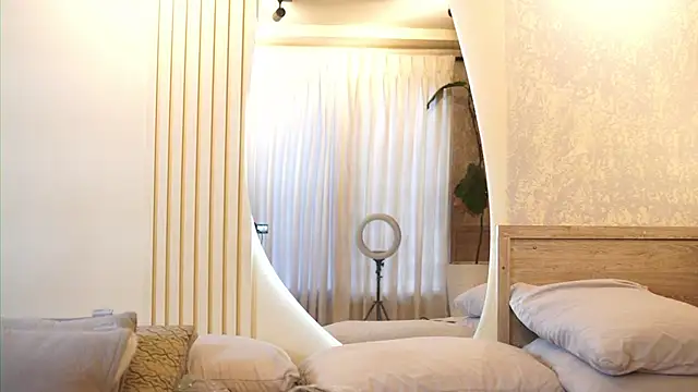 Tayler Kim online show from 11/08/25, 07:28