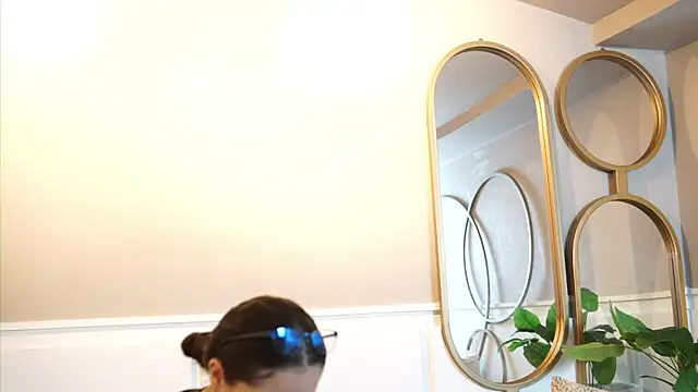 Tayler Kim online show from 09/15/25, 12:27