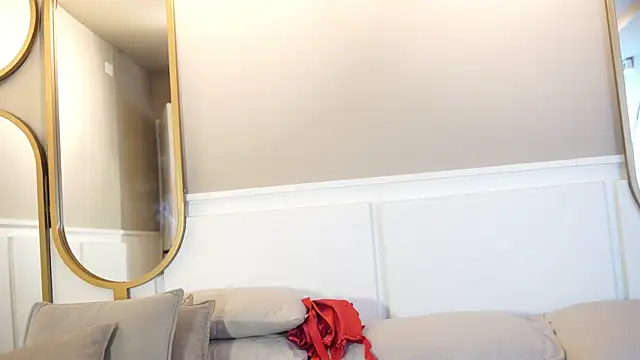 Tayler Kim online show from 10/07/25, 06:42