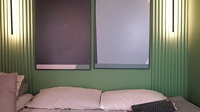 Tayler Kim online show from 10/01/25, 06:45