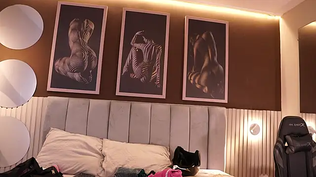 Tayler Kim online show from 09/08/25, 04:17