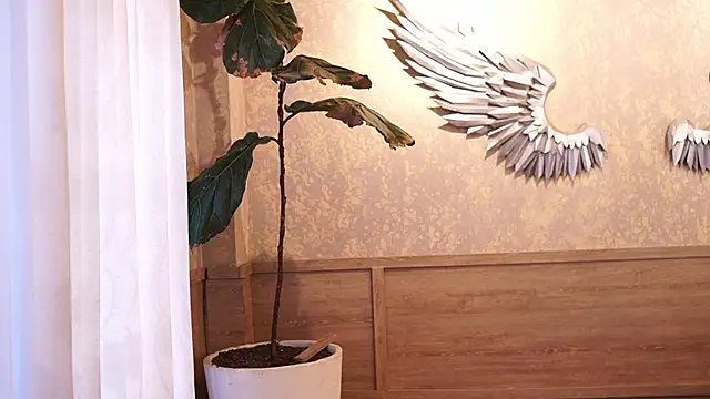 Tayler Kim online show from 09/21/25, 03:50