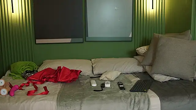 Tayler Kim online show from 09/27/25, 06:14