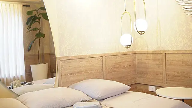 Tayler Kim online show from 09/28/25, 04:14