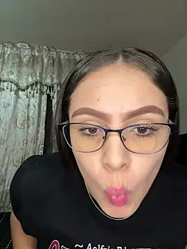 Tayler Kim online show from 04/22/26, 10:16