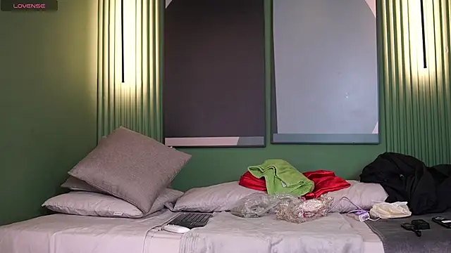 Tayler Kim online show from 10/02/25, 06:33