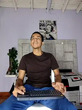 aston xvera online show from 09/23/25, 03:46