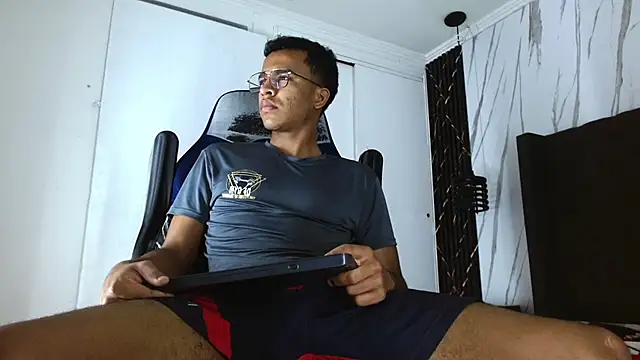 aston xvera online show from 11/13/25, 03:32