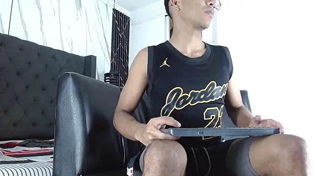 aston xvera online show from 12/17/25, 08:14