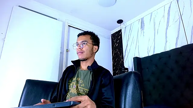 aston xvera online show from 12/14/25, 04:08