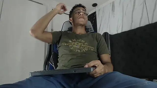 aston xvera online show from 11/18/25, 03:10