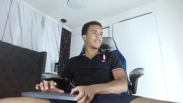 aston xvera online show from 11/02/25, 12:15