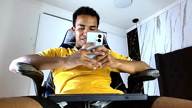 aston xvera online show from 10/30/25, 03:27