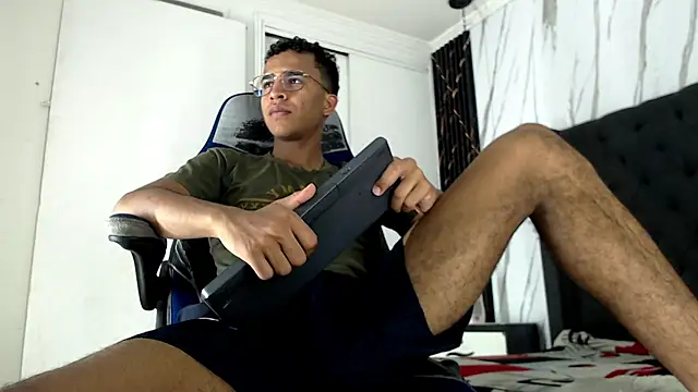 aston xvera online show from 11/09/25, 04:05