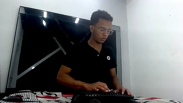 aston xvera online show from 11/28/25, 10:54