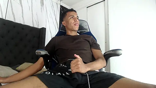 aston xvera online show from 10/04/25, 04:14