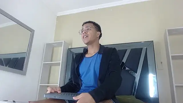 aston xvera online show from 11/11/25, 01:06