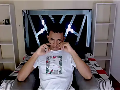 aston xvera online show from 09/19/25, 03:54