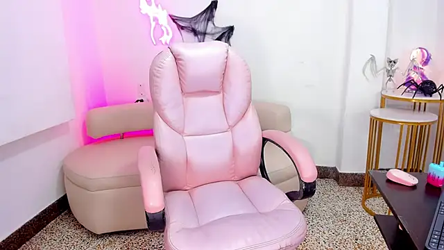 Miss Francheska online show from 10/20/25, 11:44